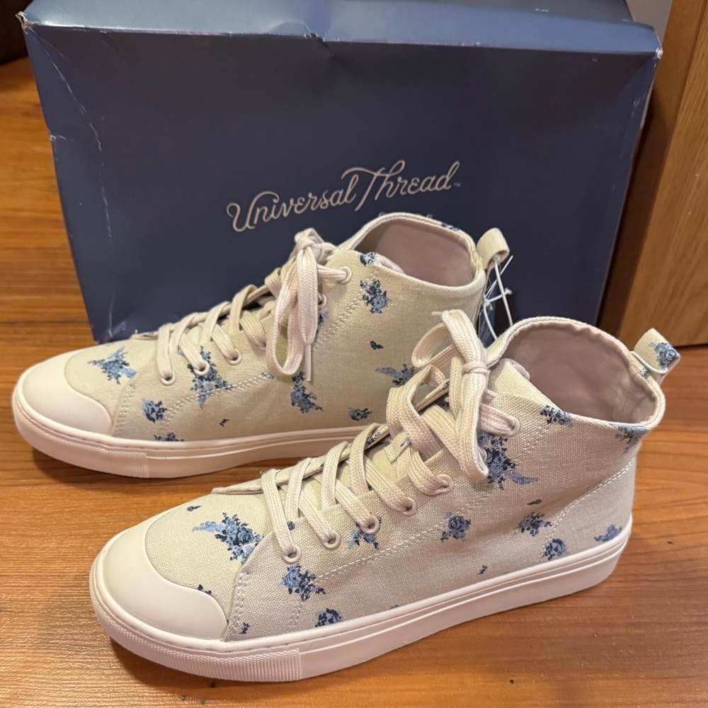 Floral Shoes with Memory Foam!